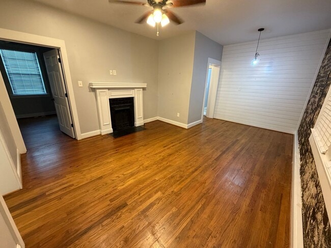 Photo - 3 Bedrooms, 1 Bathroom - Home in Celanese!