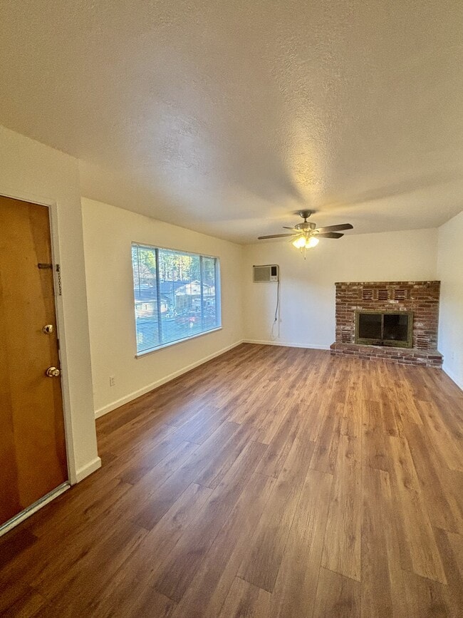 Photo - 297 Cornwall Ave