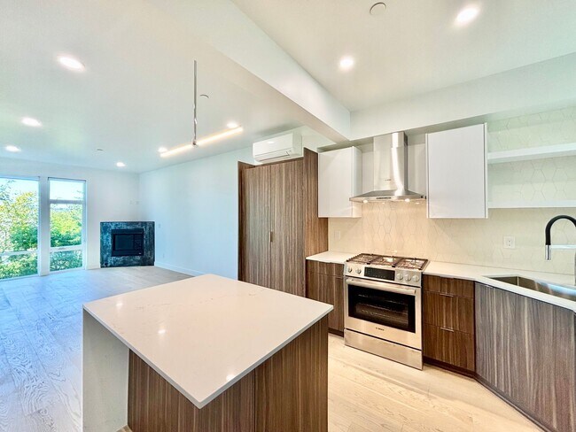 3816 A 13th Ave W