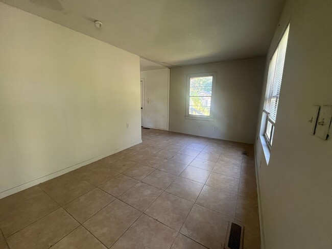 Photo - 1103 S Rd