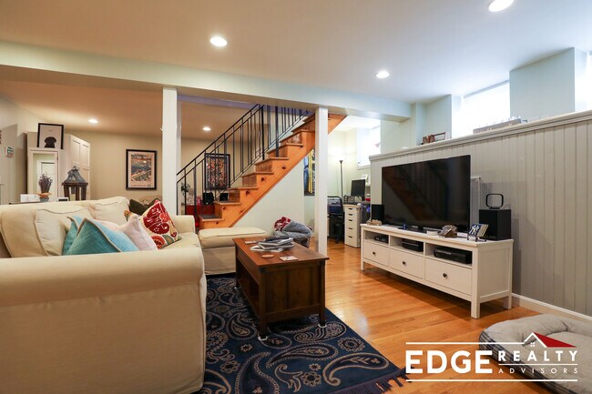 Photo - 17 Strathmore Rd Unit B