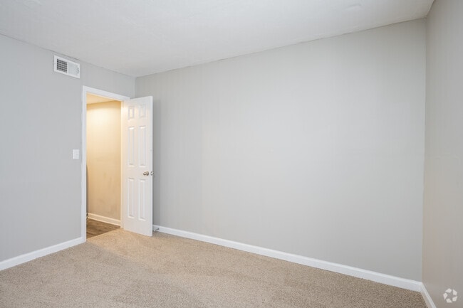 2BR, 1BA - 900SF - Bedroom