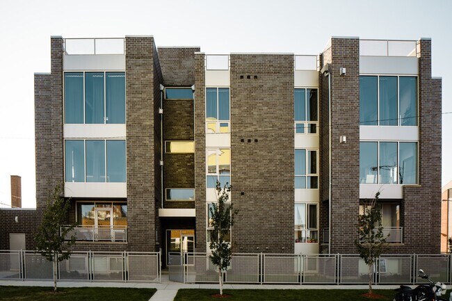 Building Photo - 2366 N Seeley Ave Unit 3S Rental