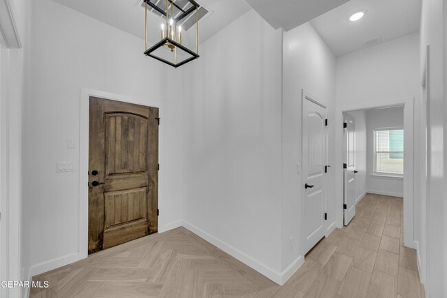 Photo - 781 Cedarwood Ave
