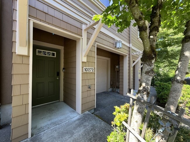 Photo - Incredible Forrest Park Townhome!! 2 bedroom, 2 bath, HUGE attached Garage!