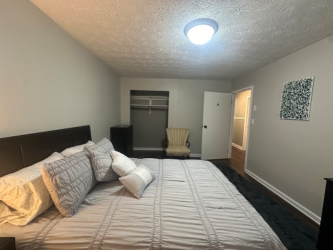 Photo - 1962 West Alex Bell Road