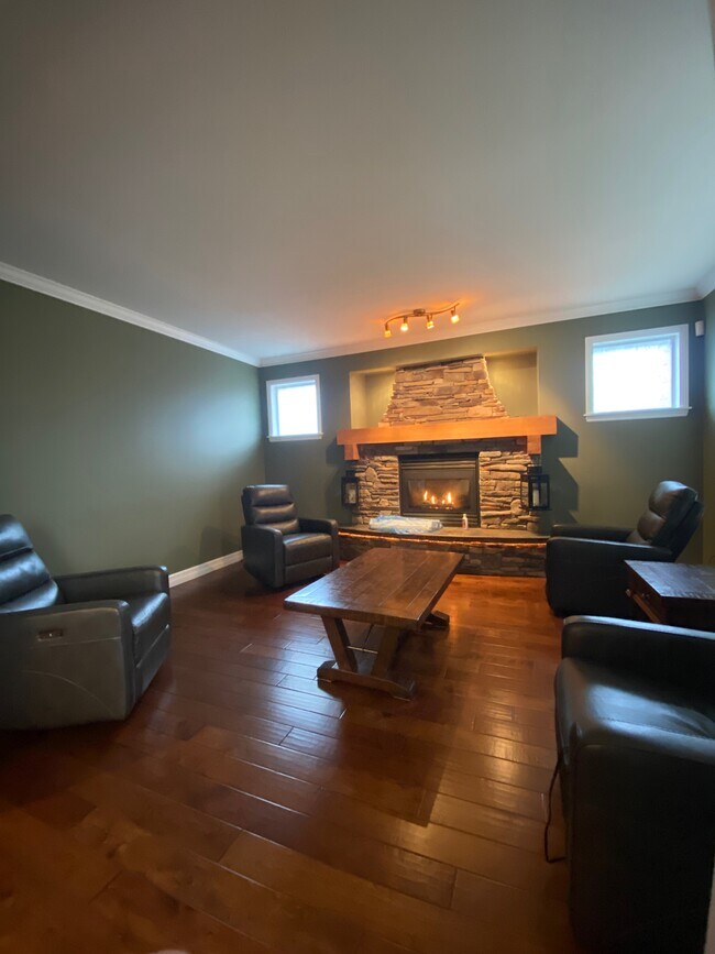 Photo - 10183 Young Rd N