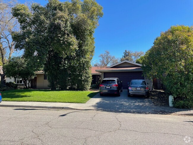 Building Photo - Spacious 3 Bedroom Home in South Davis