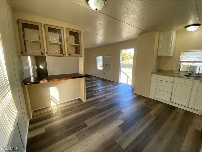 Photo - 7877 Suncoast Dr