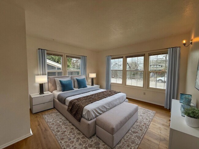 Photo - 777 W 10th Ave