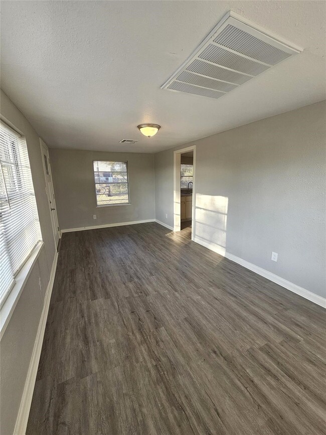 Photo - 2919 Letulle Ave