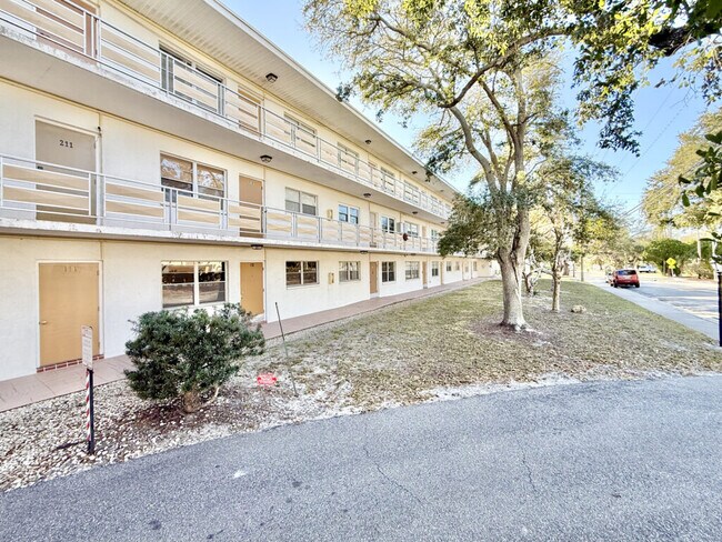 Photo - 911 Washington Ave SW