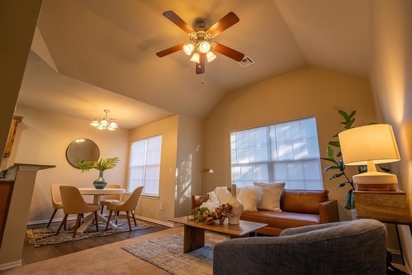 Photo - Hamilton Crossing Apartments