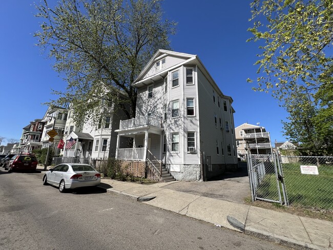 Building Photo - 154 Stanwood St Unit #3