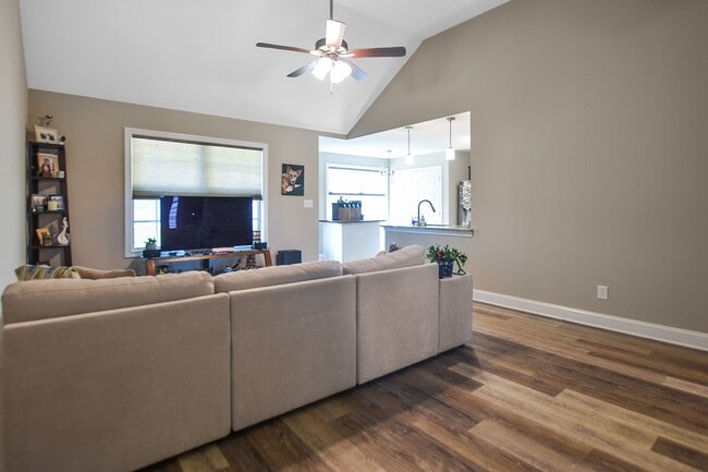 Photo - Pet Friendly Three Bedroom!