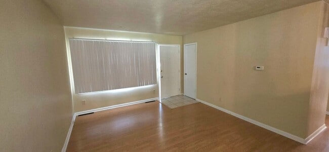 Photo - 3 BR 2 BA 2 Living Areas! Glendale Schools!  $1295