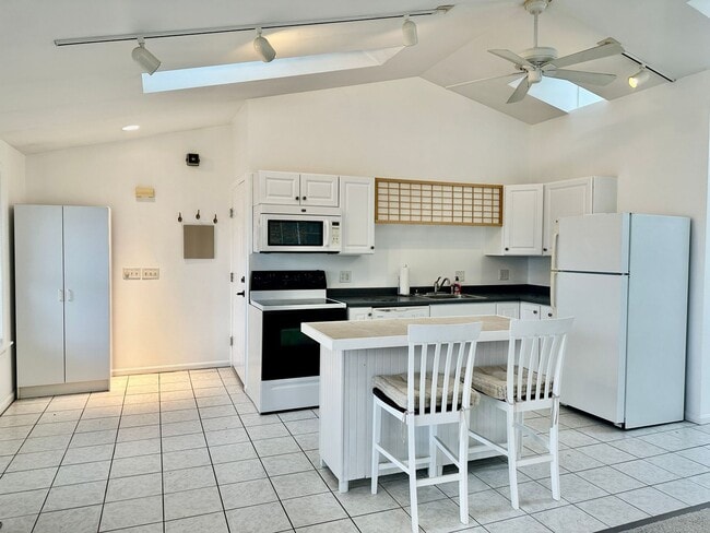 Building Photo - Sunny Updated One Bedroom with Sebago Lake... Rental