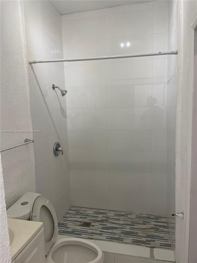 Photo - 640 NE 136th St