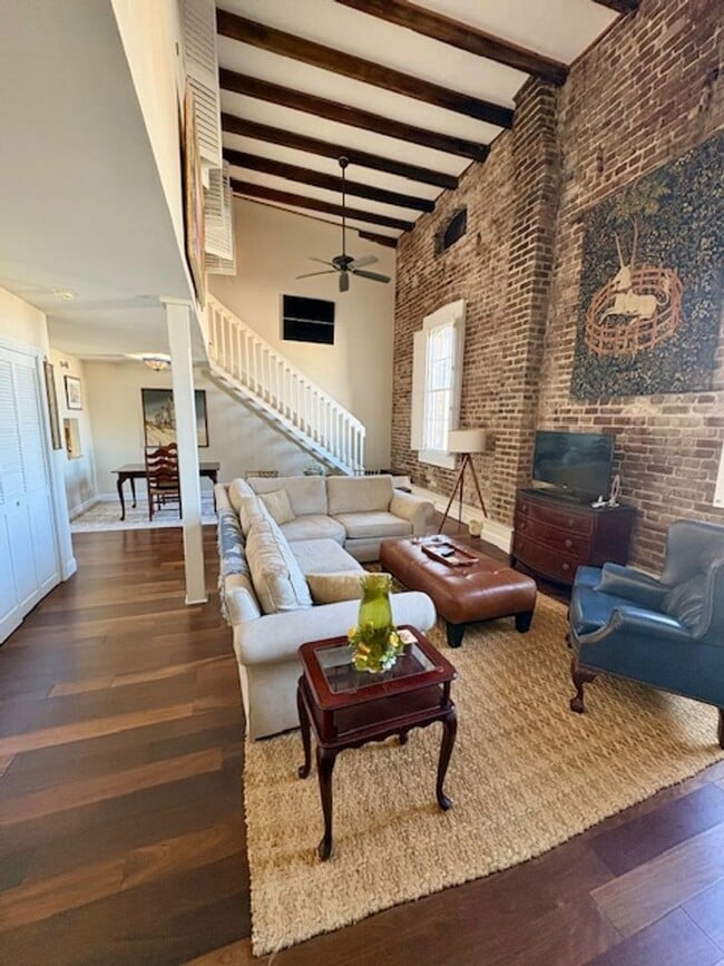 Building Photo - Historic Downtown Fully Furnished 2 Bedroom Condo