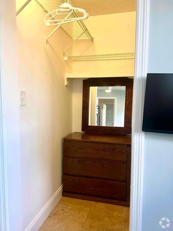 Building Photo - 5207 Hayes St Rental