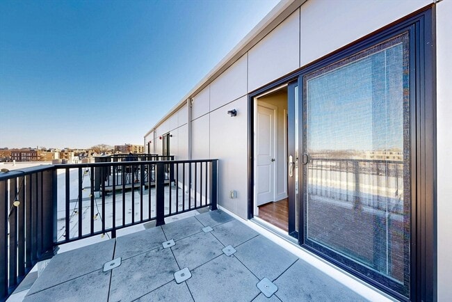 Building Photo - 352 Cambridge St Unit 403