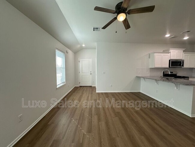 Photo - 11504 Mackenzie Wy