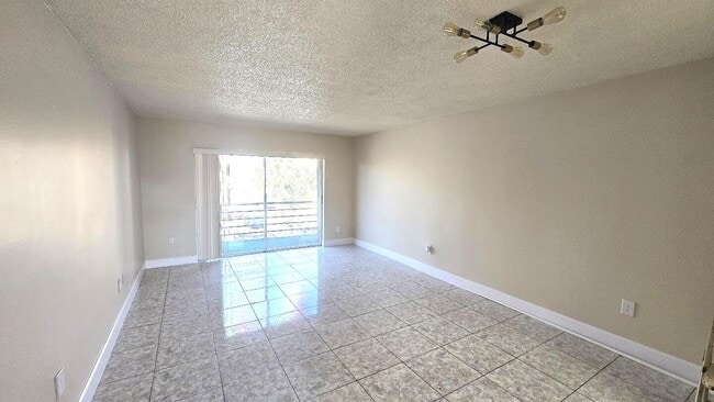 Photo - 2800 NW 56th Ave Unidad C303