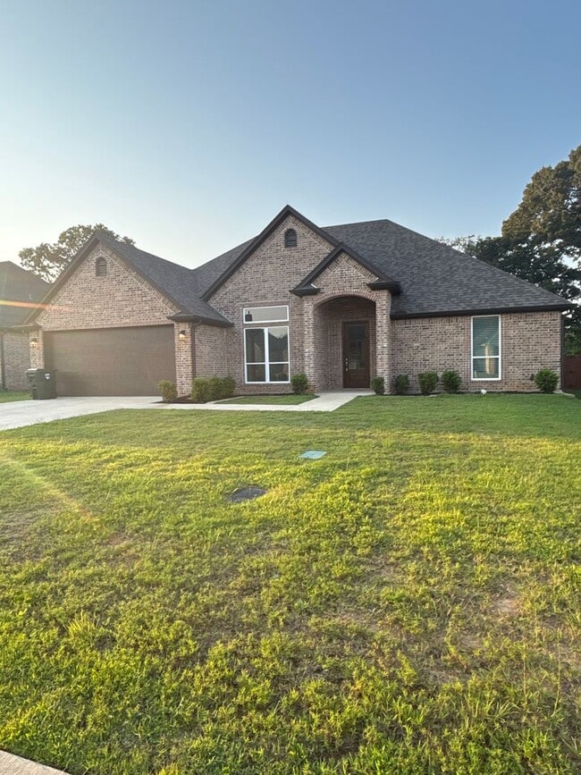 Building Photo - Beautiful South Tyler Rental in Royal Vist...