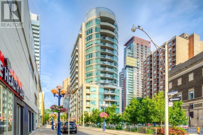 Photo - 8 Scollard St Unit 1009