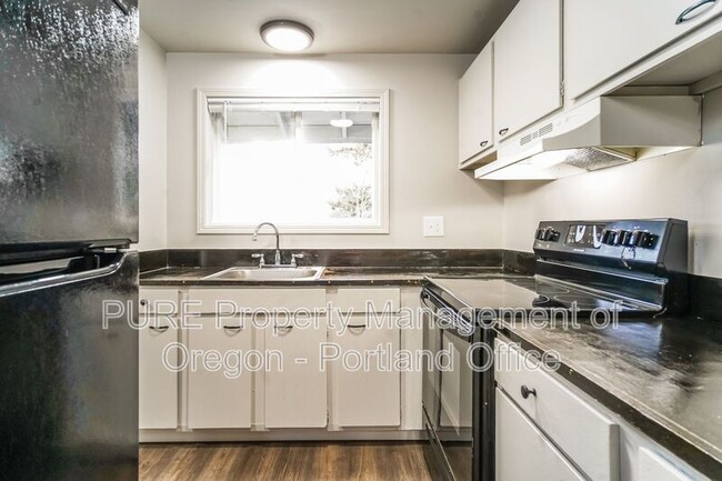 Building Photo - 18411 E Burnside St Unit 205