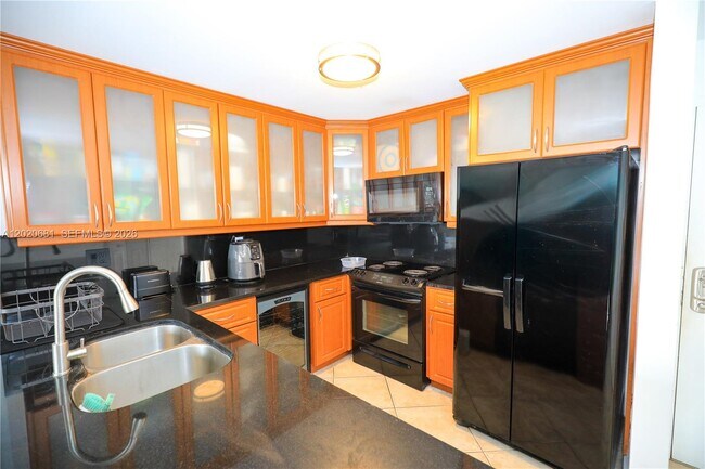 Photo - 600 NE 36th St Unidad 710