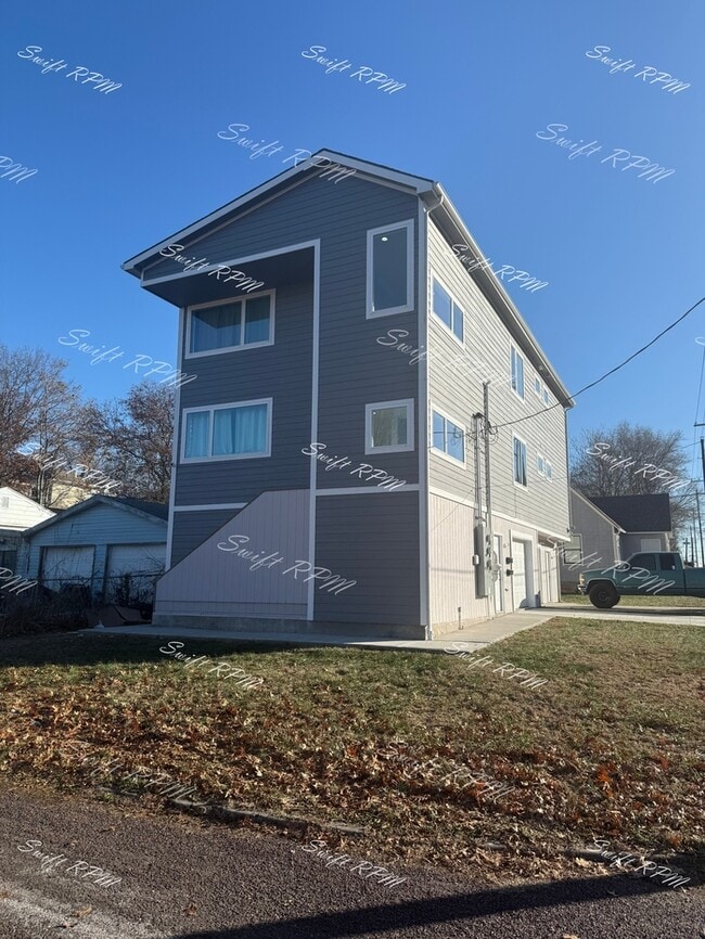 Building Photo - 119 Kickapoo St