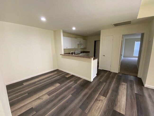 Photo - 5607 Lakebend W Dr Unit 1