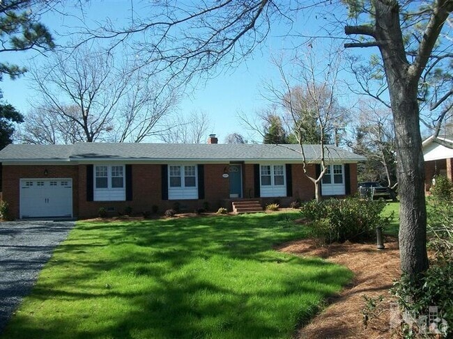 Building Photo - Close access to UNCW, Beach, Hwy 40, walk ... Rental