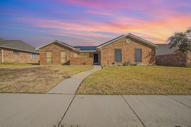 Photo - 913 Sandhurst Dr