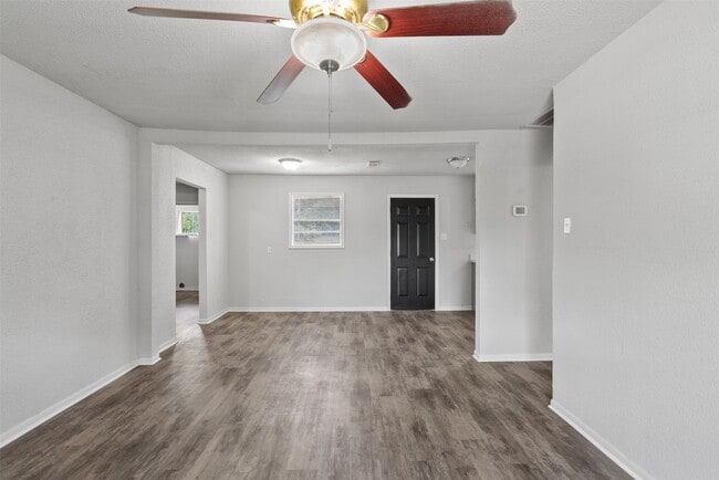 Photo - 815 Rugeley St