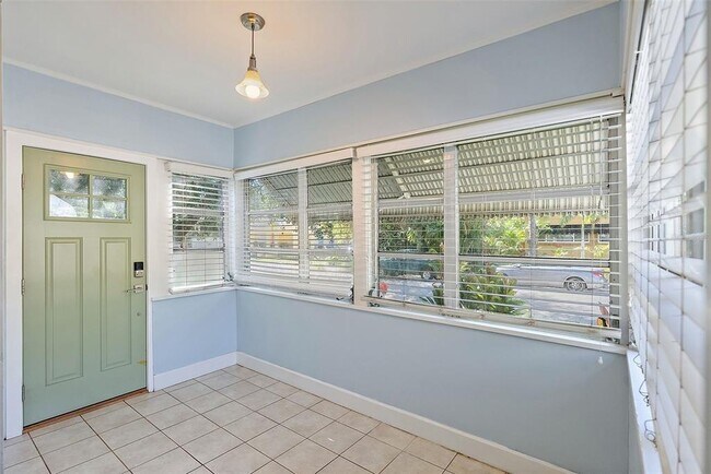 Photo - 769 Kirkwood Terrace N