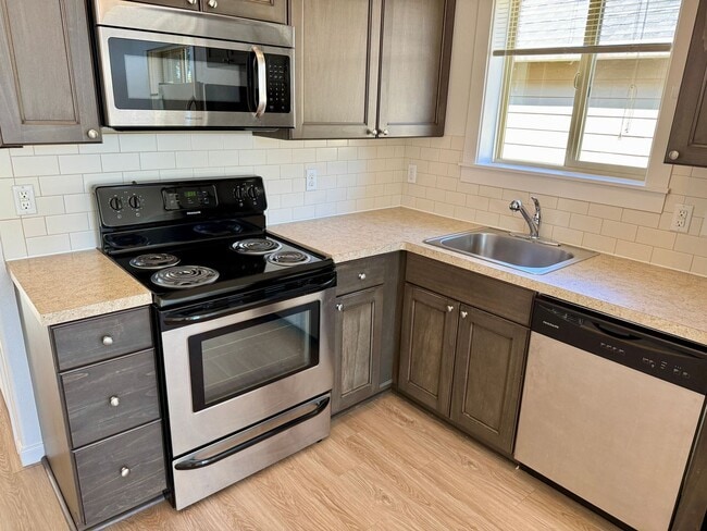 Photo - 8253 SE Taylor St Unit 8253