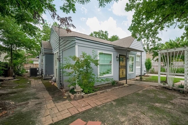 Building Photo - 1813 Hatwell St Unit 1
