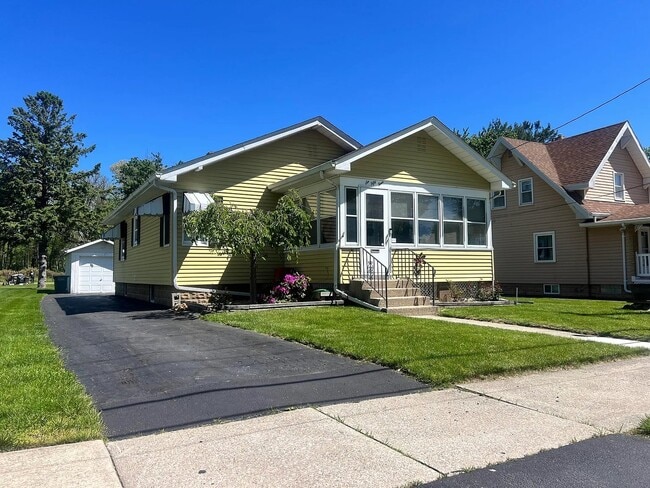 Building Photo - 654 Bond Ave