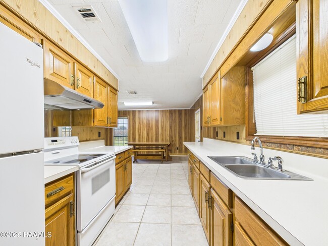 Photo - 905 Braquet Rd
