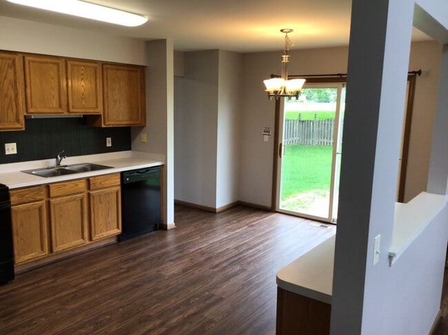 Photo - 13843 S Petersburg Dr