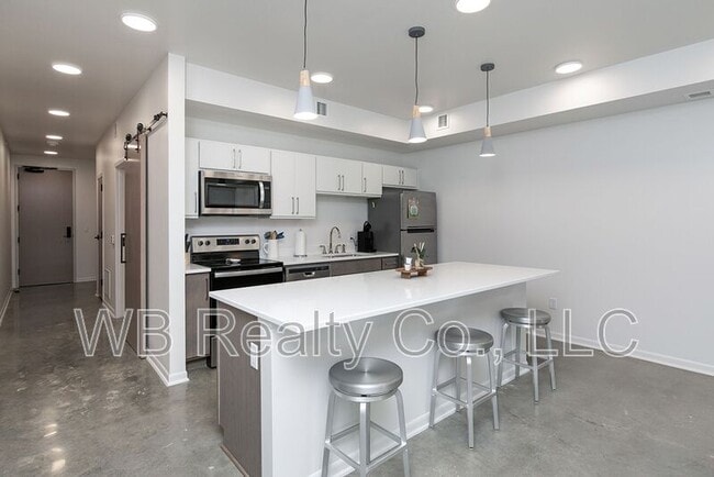 Building Photo - 315 5th St Unit 306
