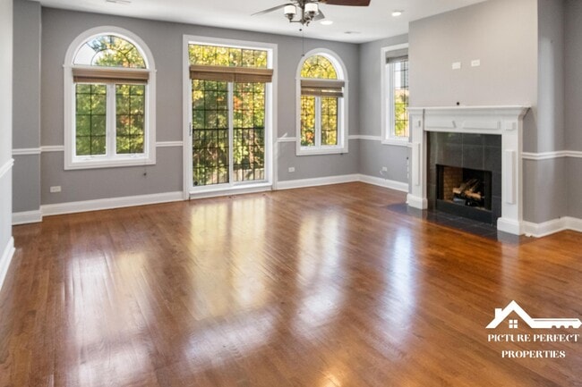 1437 E 65th Pl Unit 2