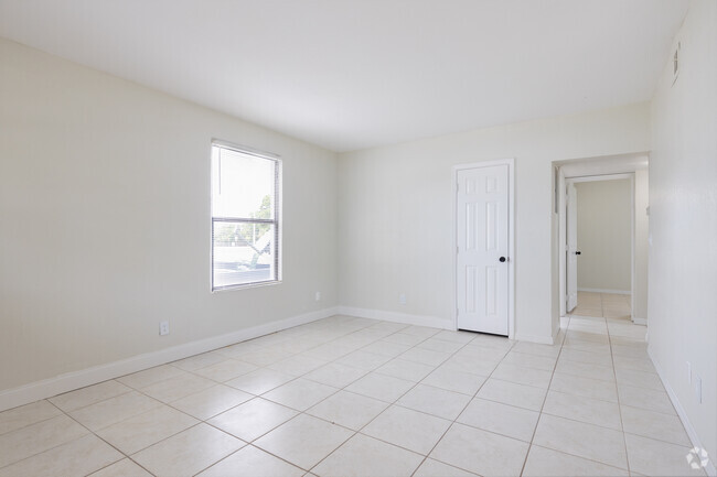 2BR, 1BA - 700SF - Living Room - Marina Isle Rental