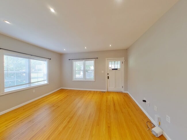 Photo - 144 S Sedgwick St