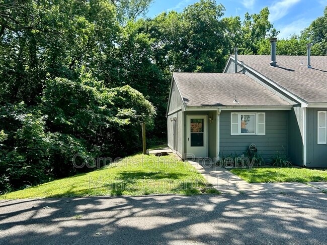Photo - 817 Maple Ln