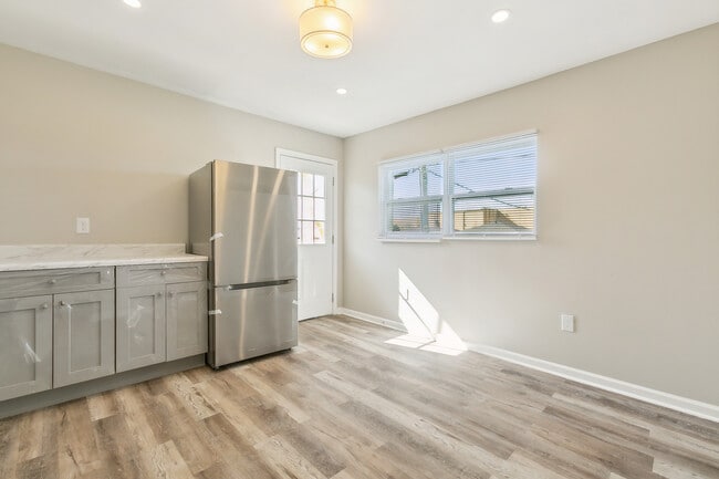 Photo - 1124 Tallow Tree Ln