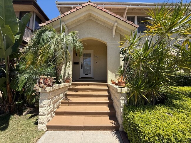 Photo - Fabulous Bankers Hill location 3 Bedroom Top-floor duplex unit Unit 3353-55 Brant St.