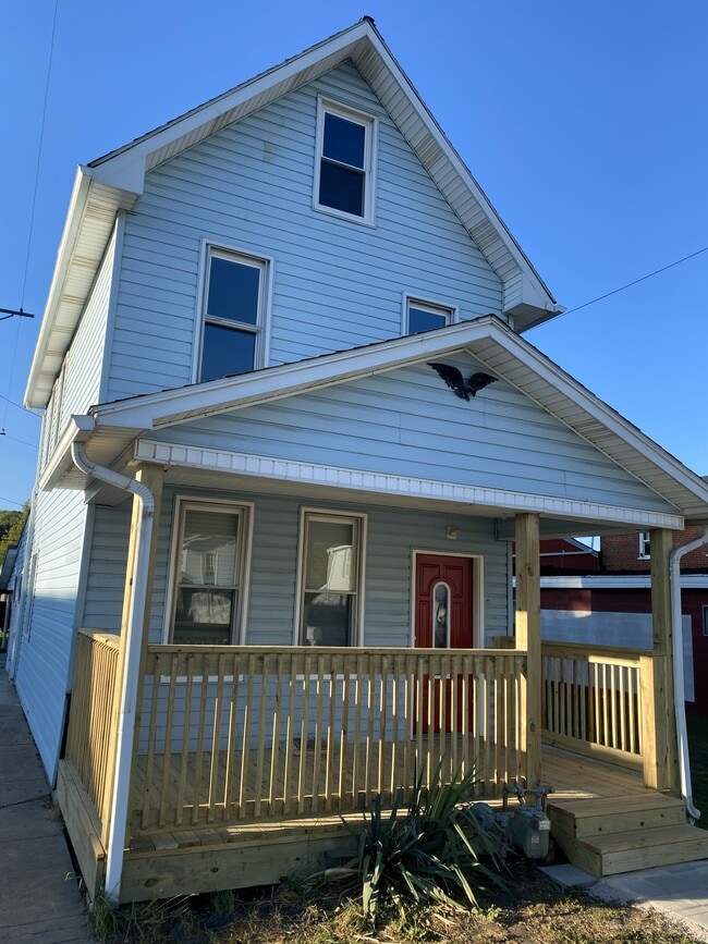 Building Photo - 1040 3rd Ave